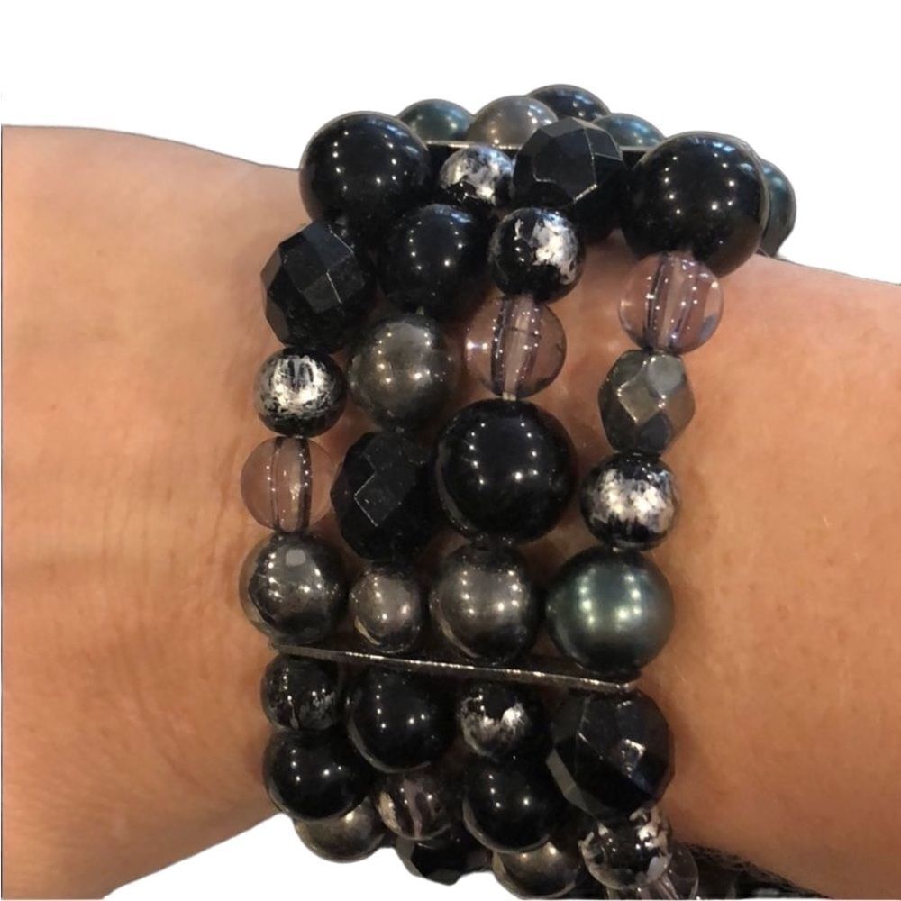 Black beaded bracelet